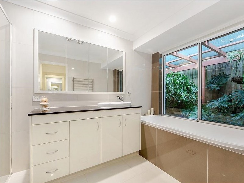 6 Gabriels Court, Robina QLD 4226