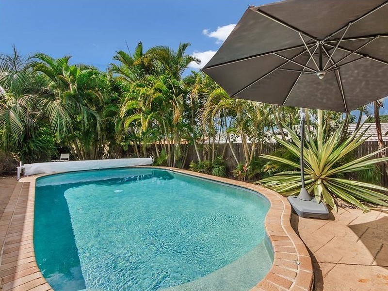 6 Gabriels Court, Robina QLD 4226