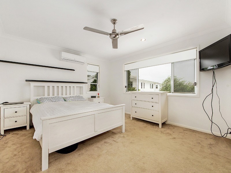 34 Tours Way, Burleigh Waters QLD 4220