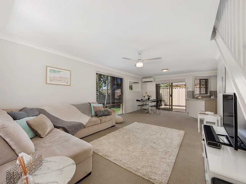 1/12 Gordon Street, Labrador QLD 4215