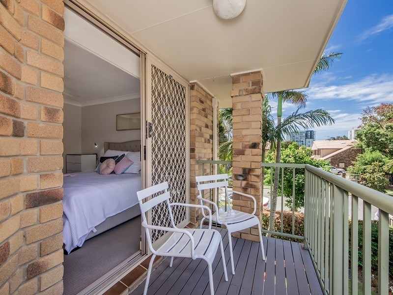 1/12 Gordon Street, Labrador QLD 4215