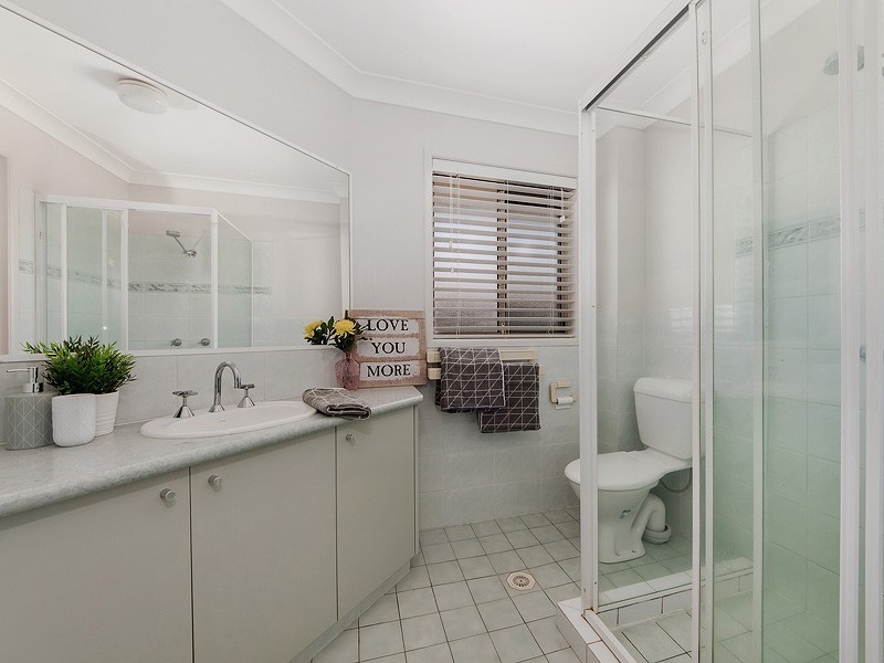 1/12 Gordon Street, Labrador QLD 4215