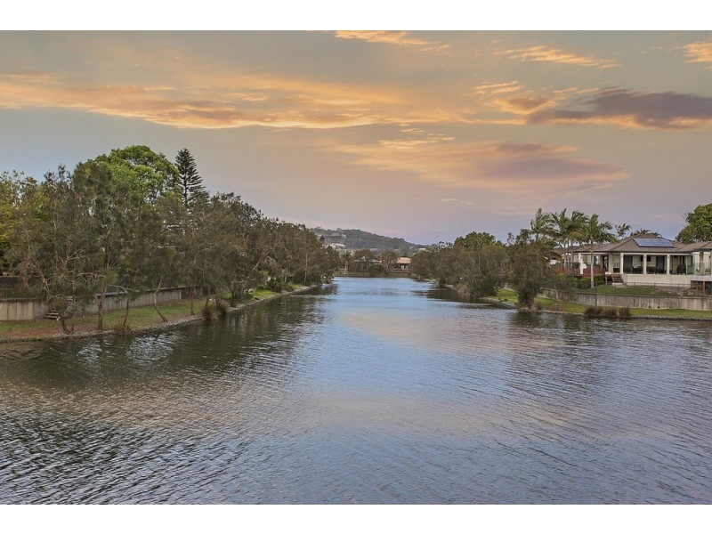 68 Harrier Drive, Burleigh Waters QLD 4220