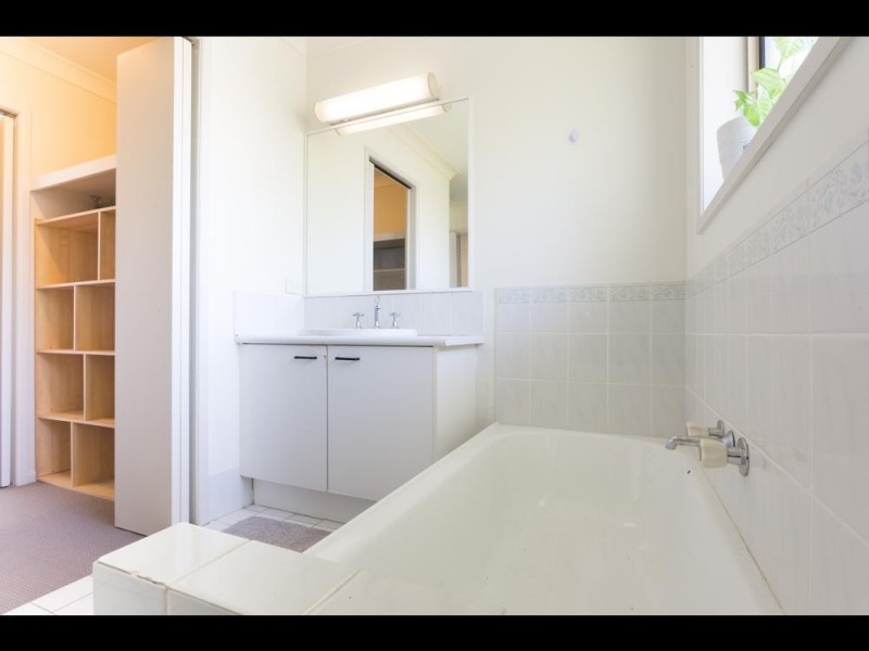 12 Bourton Road, Merrimac QLD 4226