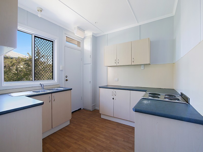 10 Dawn Parade, Miami QLD 4220