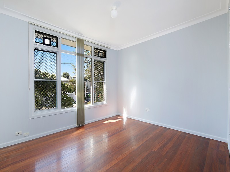 10 Dawn Parade, Miami QLD 4220