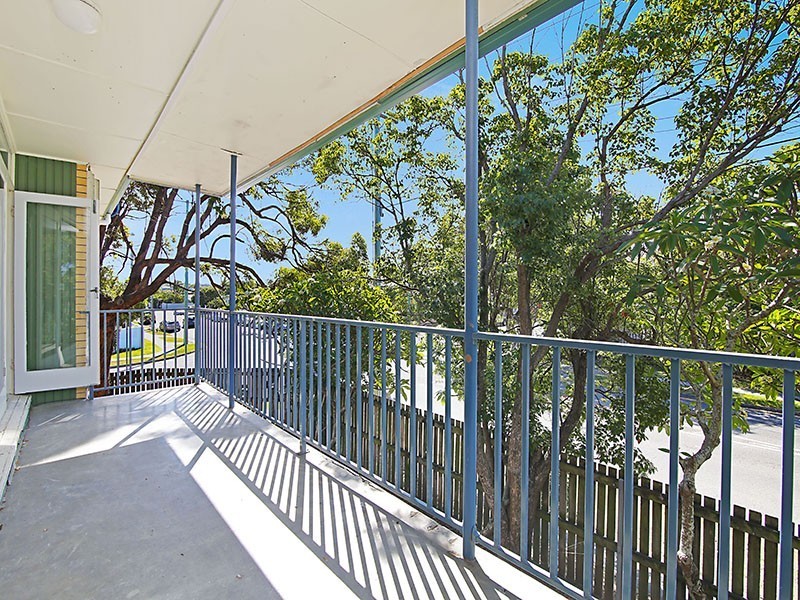 10 Dawn Parade, Miami QLD 4220