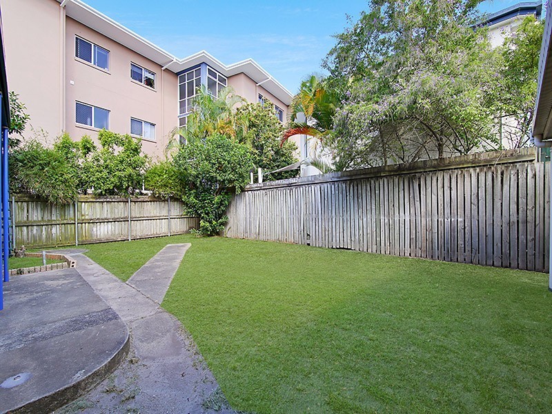 10 Dawn Parade, Miami QLD 4220