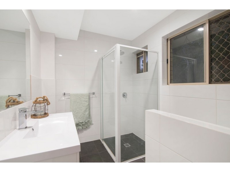 2/16 Daisy Street, Elanora QLD 4221