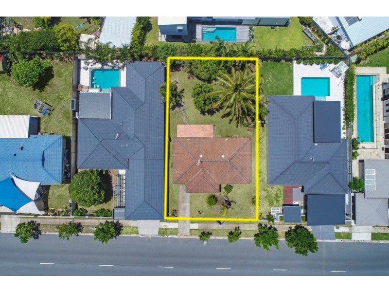 18 Joan St, Burleigh Waters QLD 4220