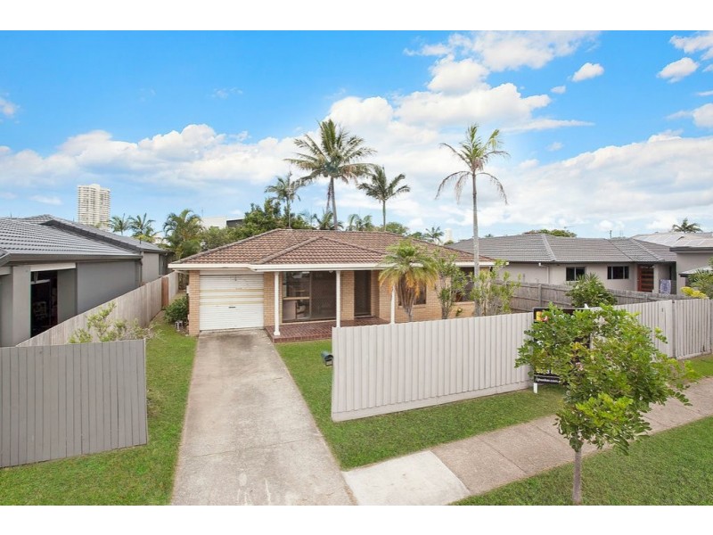 18 Joan St, Burleigh Waters QLD 4220