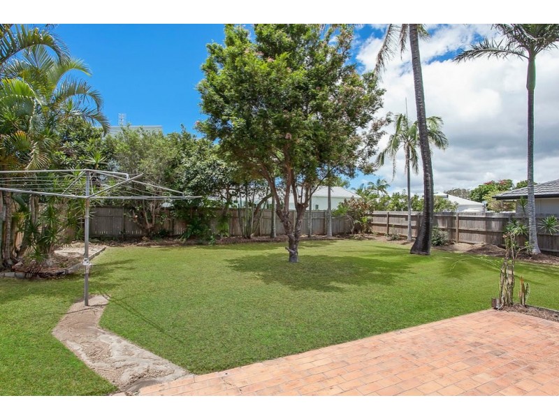 18 Joan St, Burleigh Waters QLD 4220