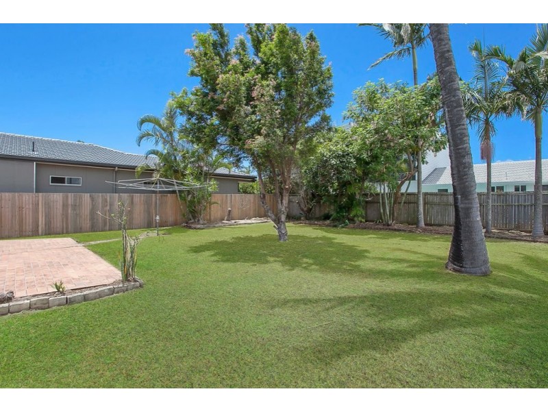 18 Joan St, Burleigh Waters QLD 4220