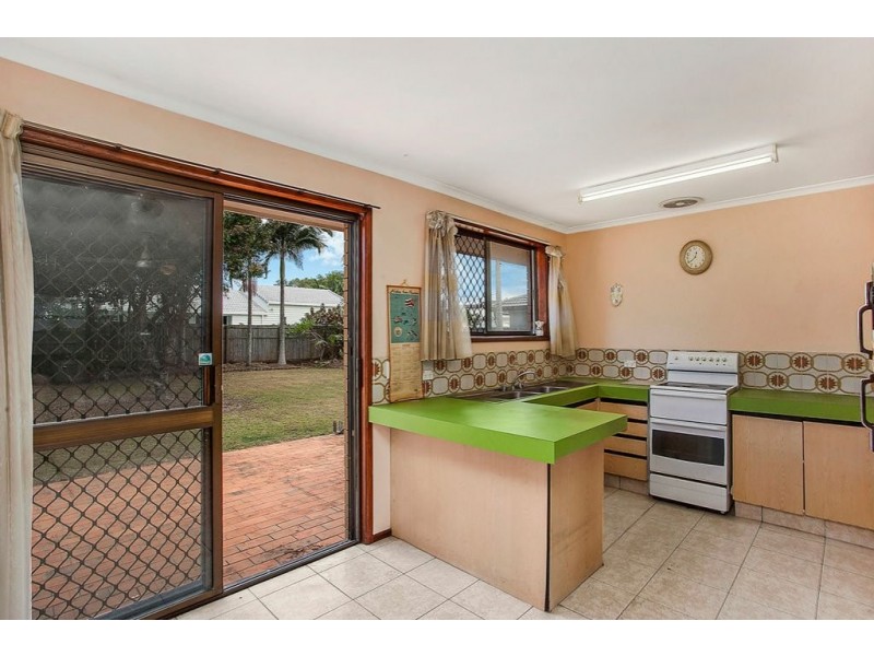 18 Joan St, Burleigh Waters QLD 4220