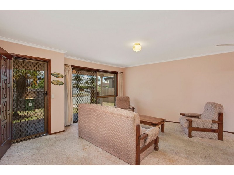 18 Joan St, Burleigh Waters QLD 4220