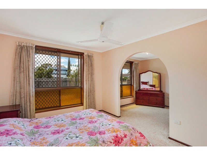 18 Joan St, Burleigh Waters QLD 4220