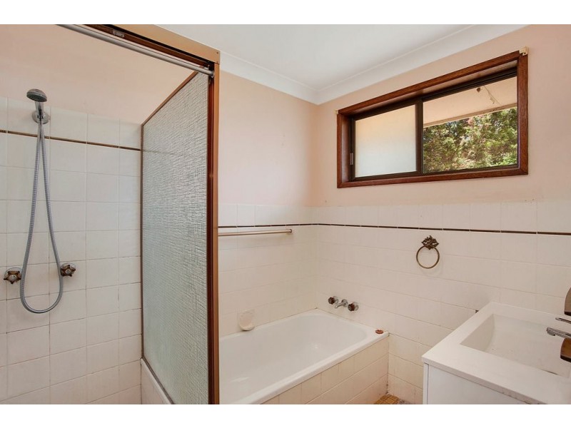 18 Joan St, Burleigh Waters QLD 4220