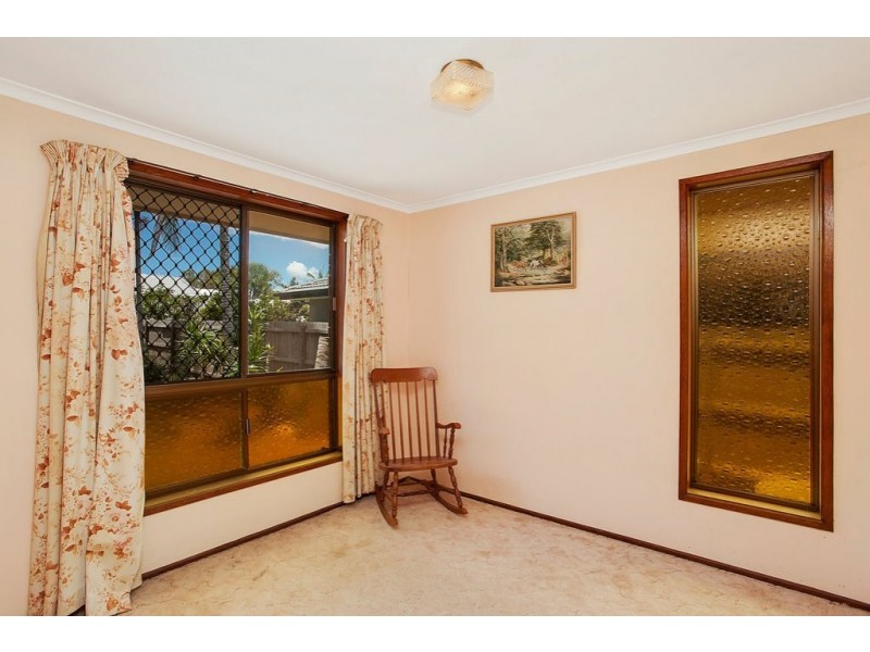 18 Joan St, Burleigh Waters QLD 4220