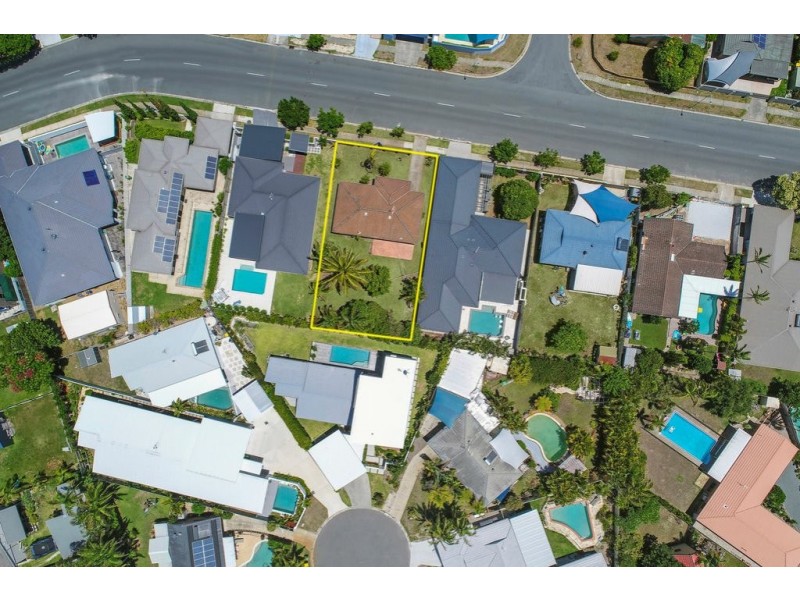 18 Joan St, Burleigh Waters QLD 4220