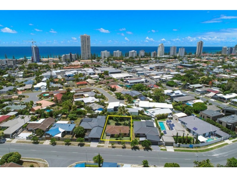 18 Joan St, Burleigh Waters QLD 4220