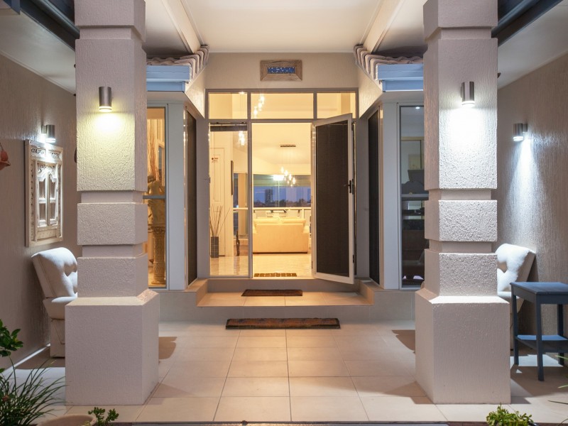 40 Harrier Dr, Burleigh Waters QLD 4220