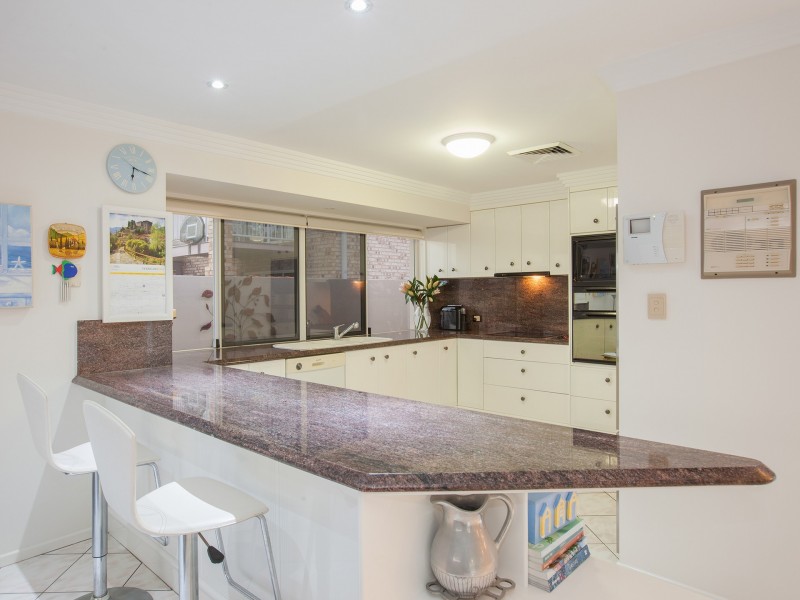 40 Harrier Dr, Burleigh Waters QLD 4220