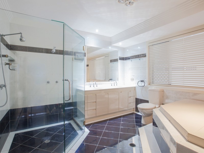 40 Harrier Dr, Burleigh Waters QLD 4220