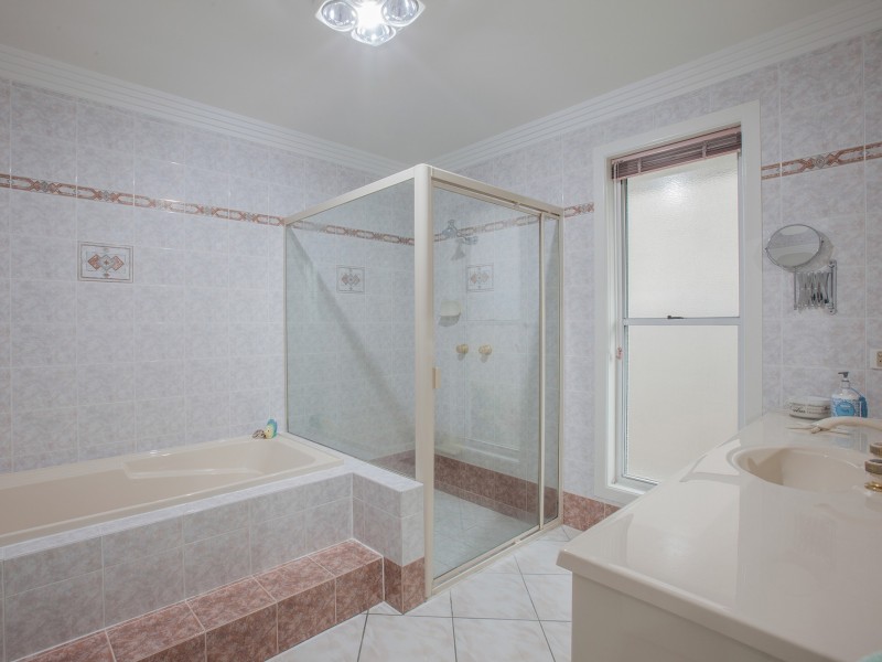40 Harrier Dr, Burleigh Waters QLD 4220