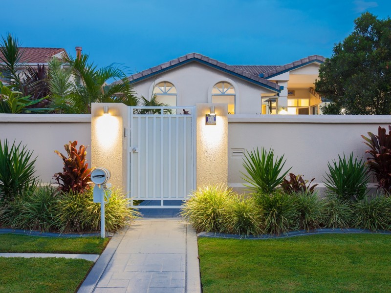 40 Harrier Dr, Burleigh Waters QLD 4220