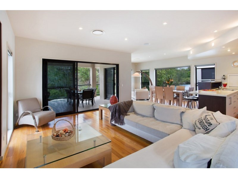 16 Elanora Drive, Burleigh Heads QLD 4220