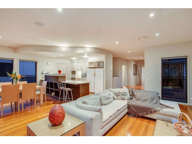 16 Elanora Drive, Burleigh Heads QLD 4220