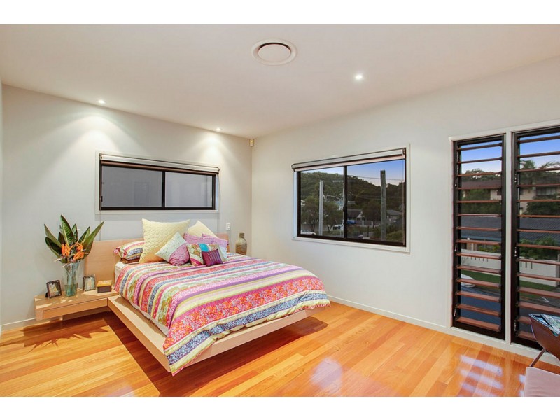 16 Elanora Drive, Burleigh Heads QLD 4220
