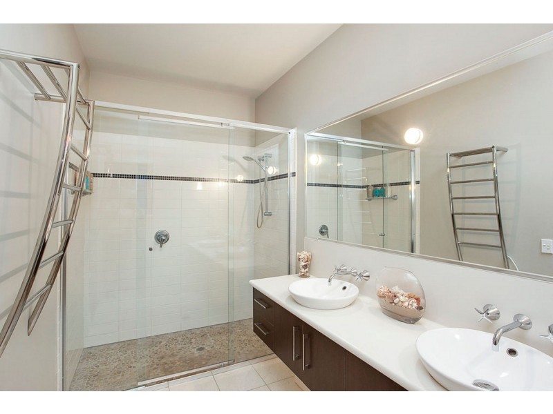 16 Elanora Drive, Burleigh Heads QLD 4220