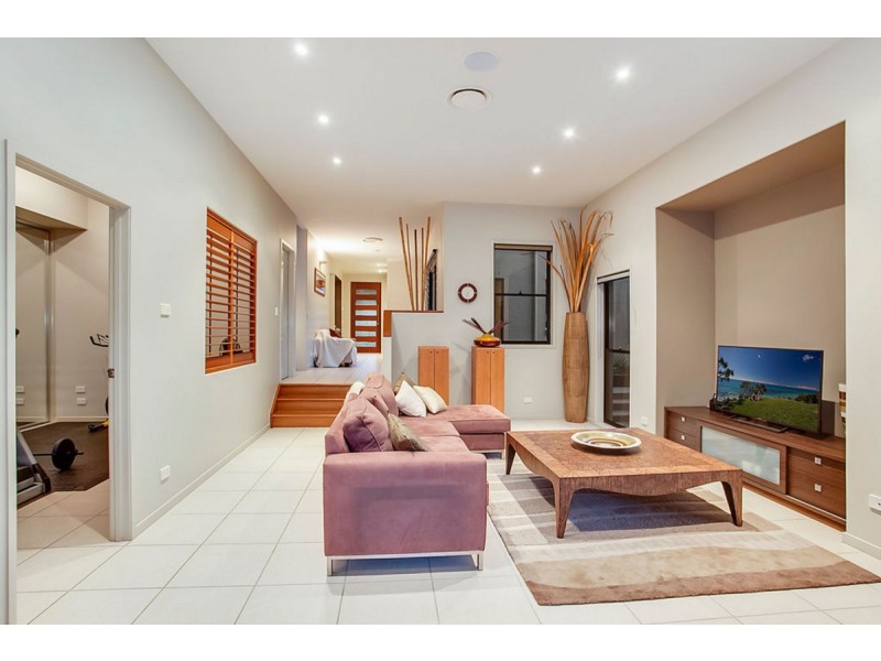 16 Elanora Drive, Burleigh Heads QLD 4220