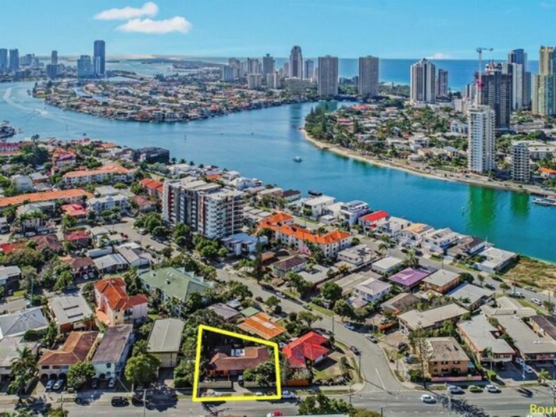 19 Thomas Drive, Chevron Island QLD 4217
