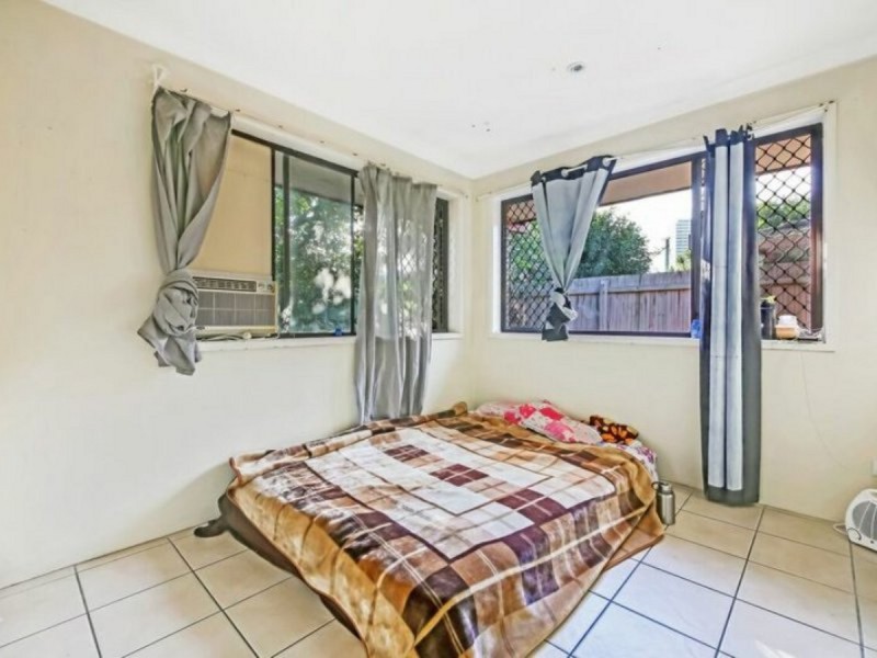 19 Thomas Drive, Chevron Island QLD 4217