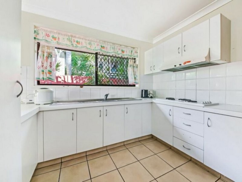 19 Thomas Drive, Chevron Island QLD 4217