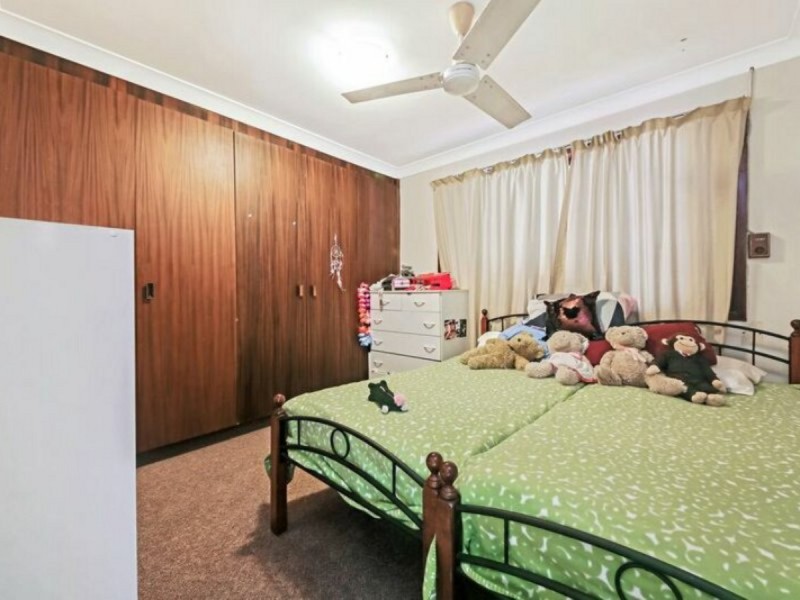 19 Thomas Drive, Chevron Island QLD 4217