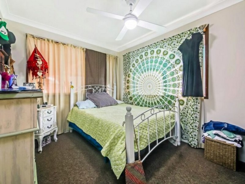 19 Thomas Drive, Chevron Island QLD 4217