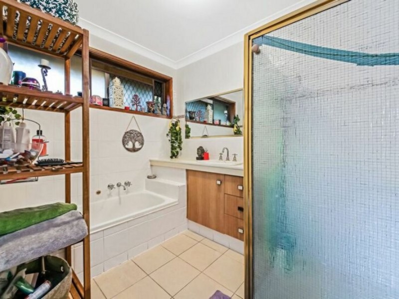 19 Thomas Drive, Chevron Island QLD 4217