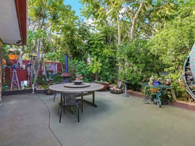19 Thomas Drive, Chevron Island QLD 4217