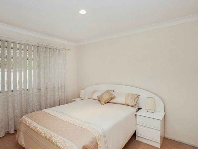 2/1 Flora Close, Burleigh Waters QLD 4220