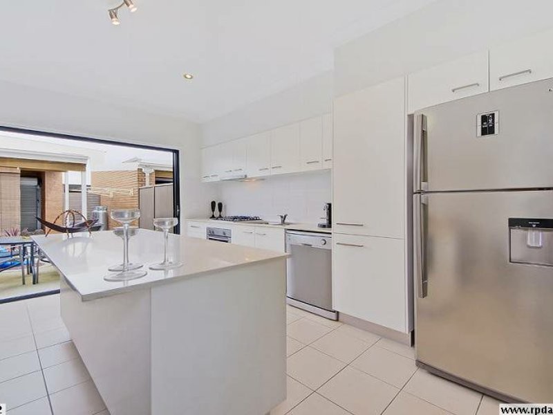 18 South Bay Drive, Varsity Lakes QLD 4227