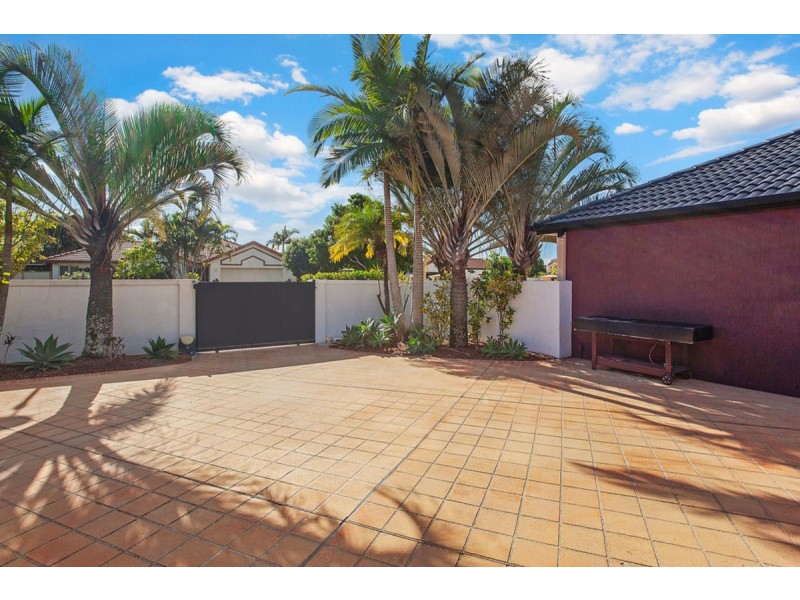 2 Islander Court, Burleigh Waters QLD 4220