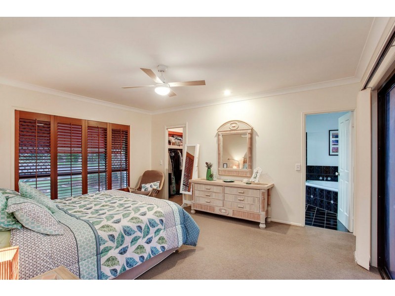 2 Islander Court, Burleigh Waters QLD 4220