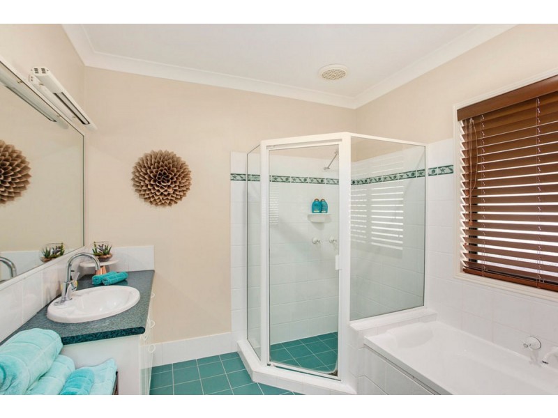 2 Islander Court, Burleigh Waters QLD 4220