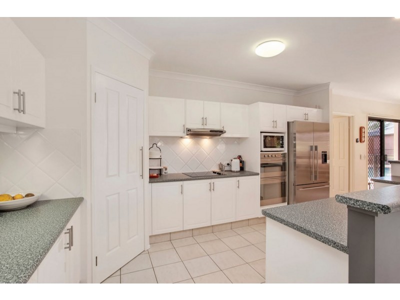 2 Islander Court, Burleigh Waters QLD 4220