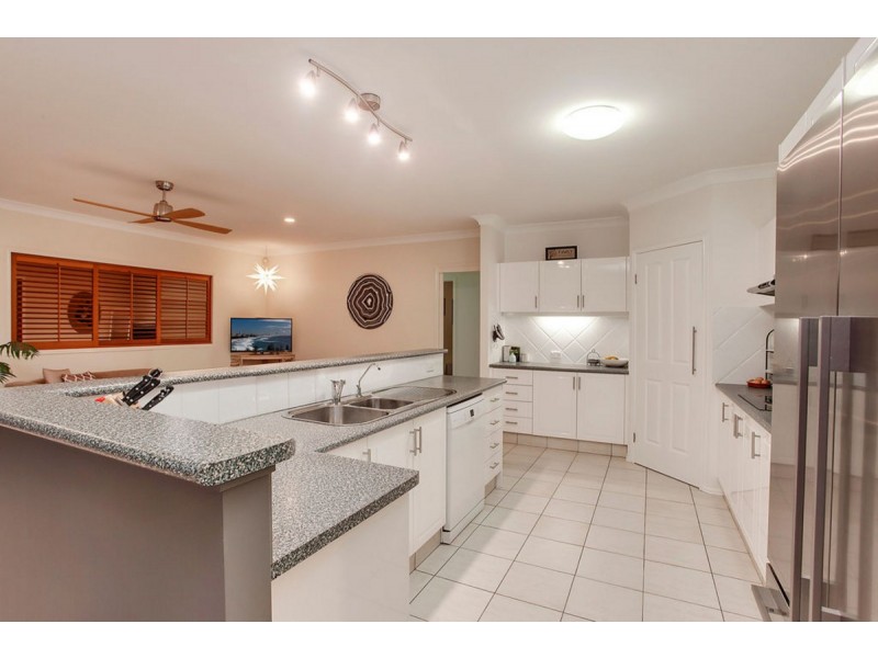 2 Islander Court, Burleigh Waters QLD 4220