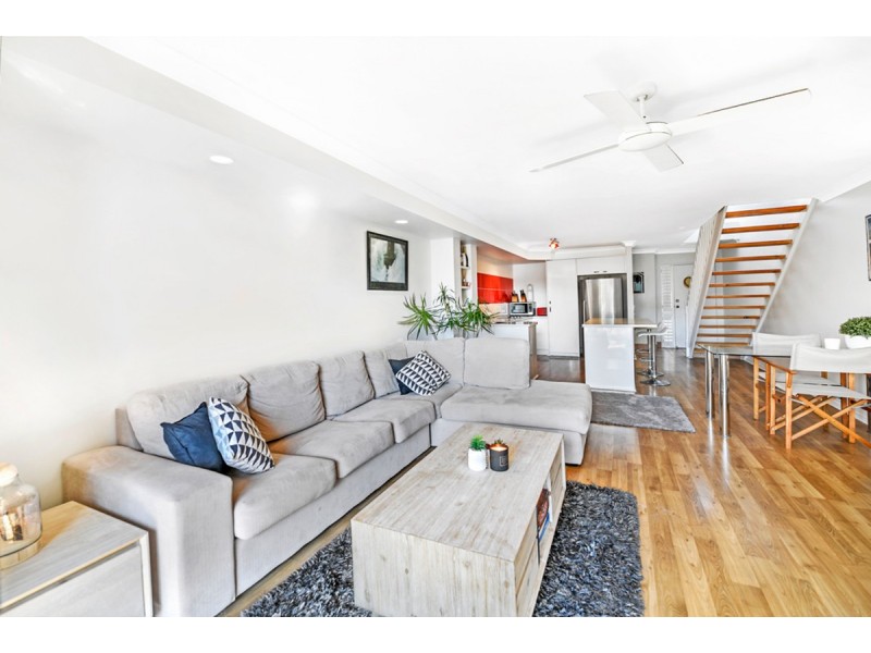 118/215 Cottesloe Drive, Mermaid Waters QLD 4218