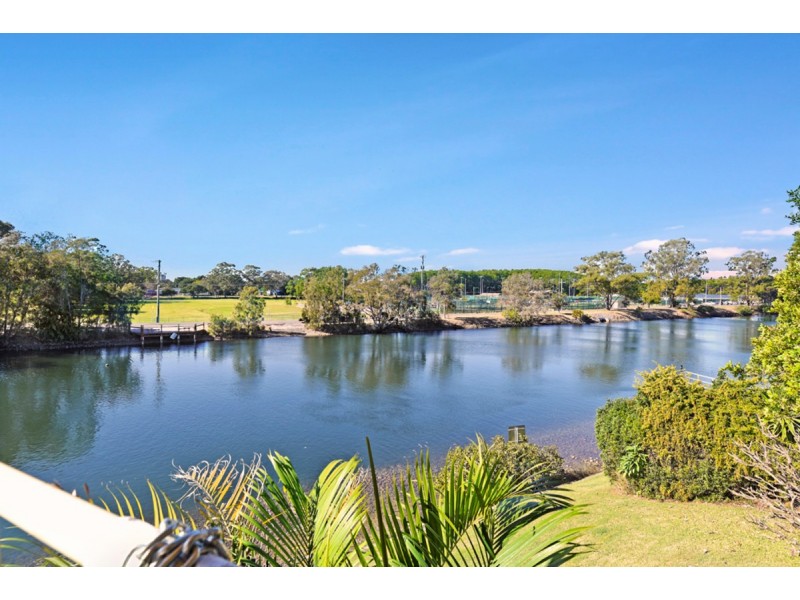 118/215 Cottesloe Drive, Mermaid Waters QLD 4218